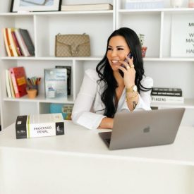 Photo by Maria Helena Mazuroski Desks specialized by regions